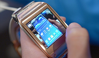 Samsung показала миру "умные часы"