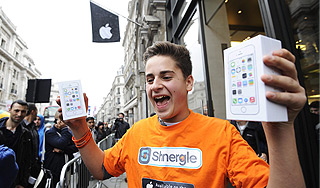 Apple побила рекорд по продажам iPhone