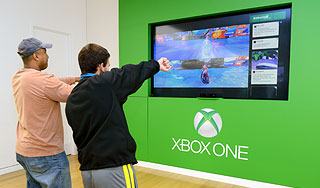 Microsoft за день продала миллион Xbox One