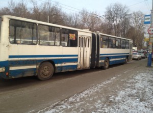 В Брянске автобус покалечил женщину на тротуаре