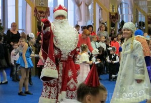800 детей получили подарки на елке главы Брянска
