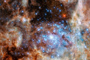 Hubble обнаружил скопление звезд-монстров