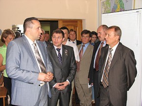 Уж под вилами