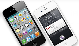 За iPhone 4S выстроилась огромная очередь