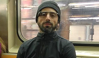 Глава Google показал смартфон-очки в метро