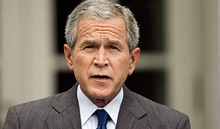 Хакер выложили в Сеть личные фото Буша