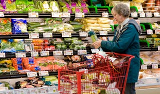 Пенсионерам сделают спецскидку на овощи
