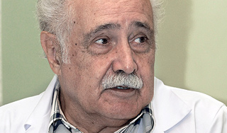 На остановке умер экс-главный хирург Москвы На остановке умер экс-главный хирург Москвы