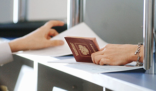 Черногория отменила россиянам визы