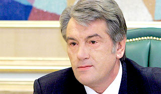 Ющенко требует от Тимошенко вернуть долг