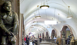 Станция "Площадь Революции" закрывается Станция "Площадь Революции" закрывается