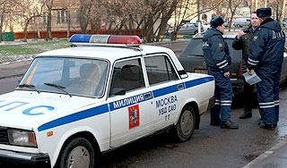 Милиционеров задержали за поиск наркотиков Милиционеров задержали за поиск наркотиков