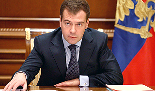 Медведев озадачил губернаторов зарплатой