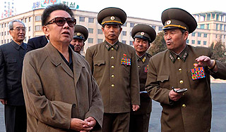 Ким Чен Ир лично инспектирует стройки