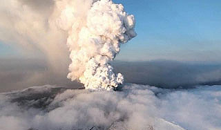 Вулкан пугает Исландию взрывами