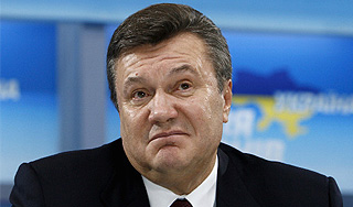 Янукович оконфузился в туалете Страсбурга