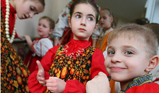 Иностранцам запретят усыновлять россиян