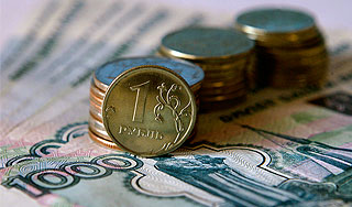 Россиянам советуют хранить деньги в рублях