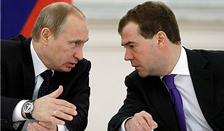 Рейтингу Медведева и Путина позавидовали