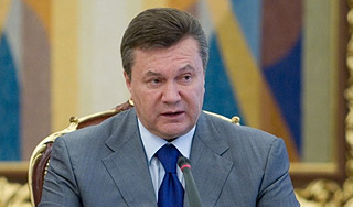 Янукович принес кокаин и коноплю