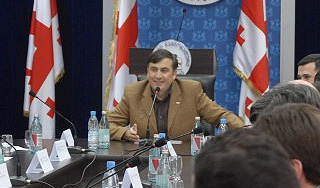 Саакашвили меняет под себя конституцию