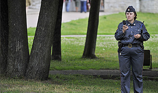 Милиция помешает москвичам сорить в парках