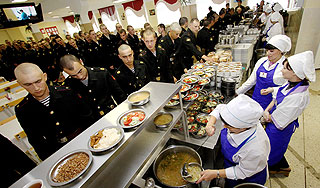 У российских солдат отберут тарелки