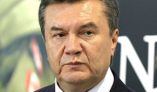 Янукович уволил почти всех министров