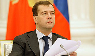 Медведев изменил закон о митингах
