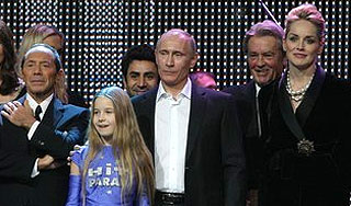 Путин и Шэрон Стоун спели "Трава у дома"