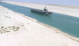 Военный флот Ирана вошел в Суэцкий канал