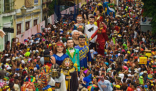 Участников карнавала в Бразилии убило током
