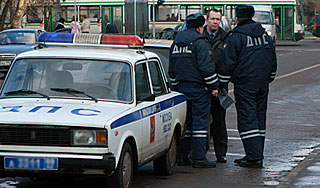 Спящий инспектор перекрыл шоссе в Москве