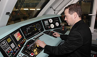 Медведев испытал поезд метро