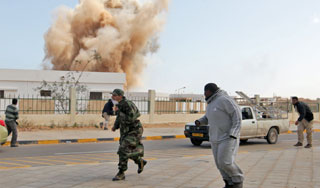 Каддафи пустил в ход кассетные бомбы