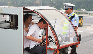 Полиция Китая будет травить пьяных газом