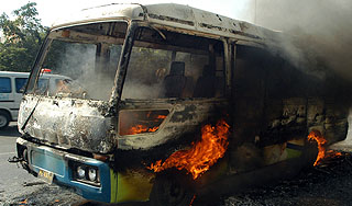 Смертник взорвал автобус с полицейскими
