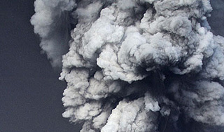 Пепел вулкана закрыл часть неба Германии