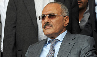 Раненый президент Йемена покинул страну