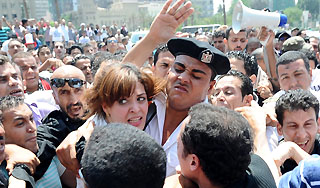 Десятки Египтян подрались в центре Каира