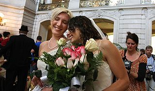 Власти Нью-Йорка разрешили однополые браки