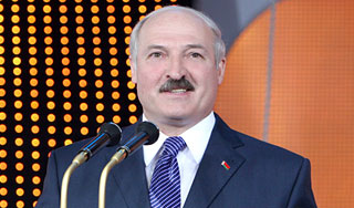 Лукашенко заметили с молодой брюнеткой
