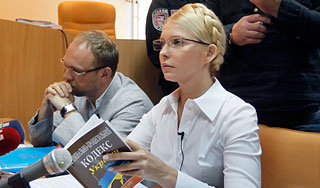 Тимошенко неожиданно замолчала в суде