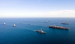 Военные корабли США бегут от "Айрин"