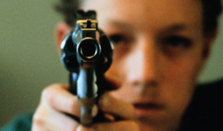 Десятилетний мальчик стрелял в учительницу