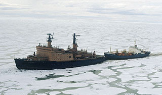 Россия прорубит через Арктику торговый путь