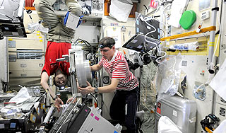 Космонавтам на МКС мешают шум и мусор