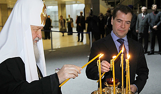 Медведев o чудe возрождения православия