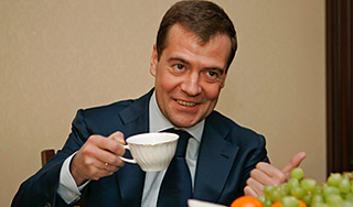 Медведев отведал гавайских блюд