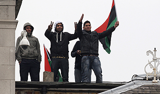 Ливийцы разграбили собственное посольство